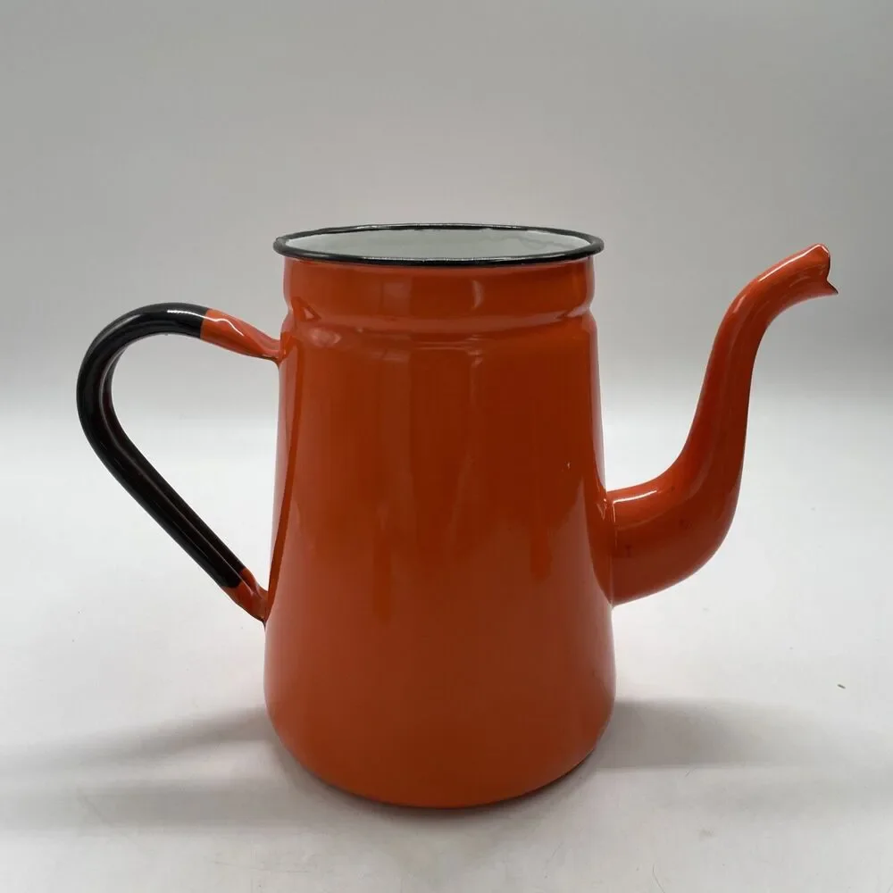 Unbranded lot enamelware